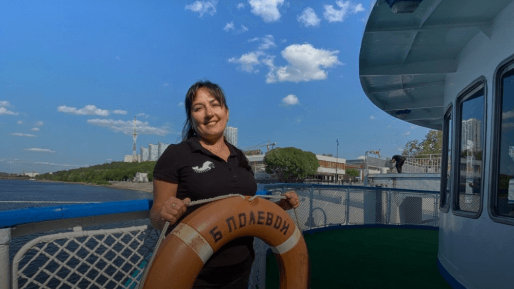 bghttps://blog.riverbook.ru/wp-content/uploads/2025/03/Баннеры-открытки-1000x563.png