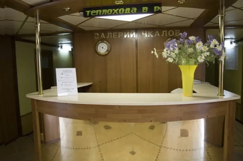 Стойка администратора — теплоход «Валерий Чкалов»