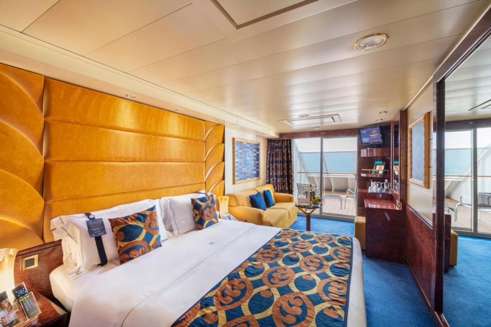Каюта «Сьют Deluxe Yacht Club (YC1)» — лайнер «MSC Fantasia»