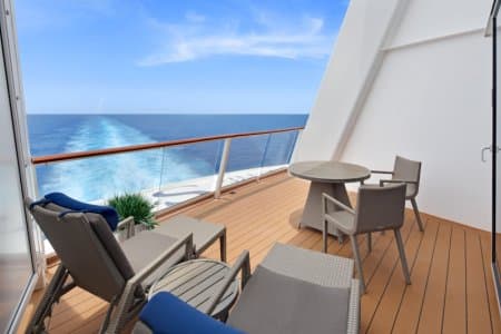 Каюта «Сьют с балконом Sky Loft Suite with Balcony (SL)» — лайнер «Ovation of The Seas», фото 3