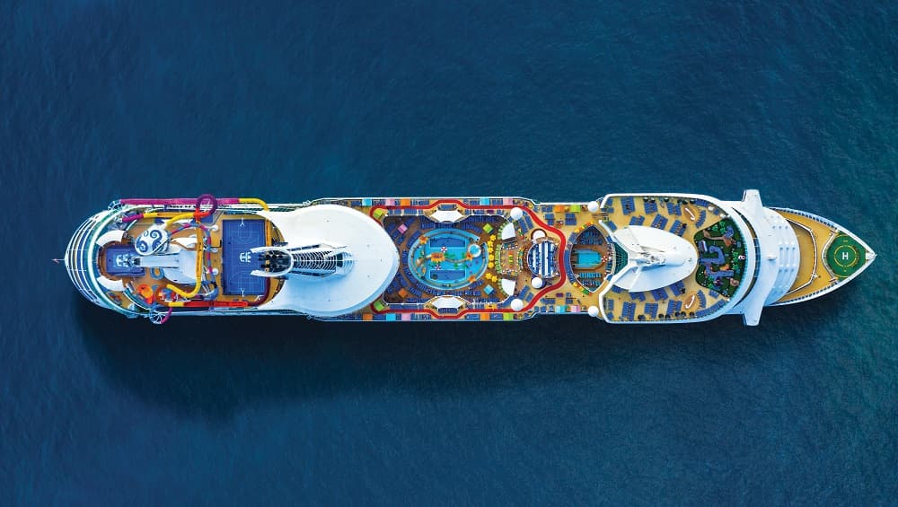 Вид сверху — лайнер «Navigator of the Seas»