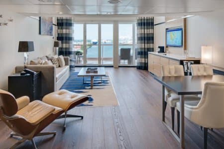 Каюта «Сьют с балконом Grand Loft Suite with Balcony (GL)» — лайнер «Ovation of The Seas», фото 2
