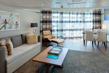 Каюта «Сьют с балконом Owner's Loft Suite with Balcony (OL)» — лайнер «Ovation of The Seas»