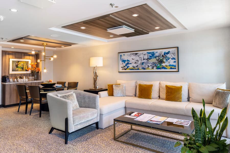 Каюта «Сьют Owner's Suite – 1 Bedroom (OS)» — лайнер «Spectrum of the Seas», фото 2