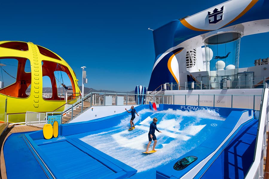 Сёрф-симулятор — лайнер «Spectrum of the Seas»