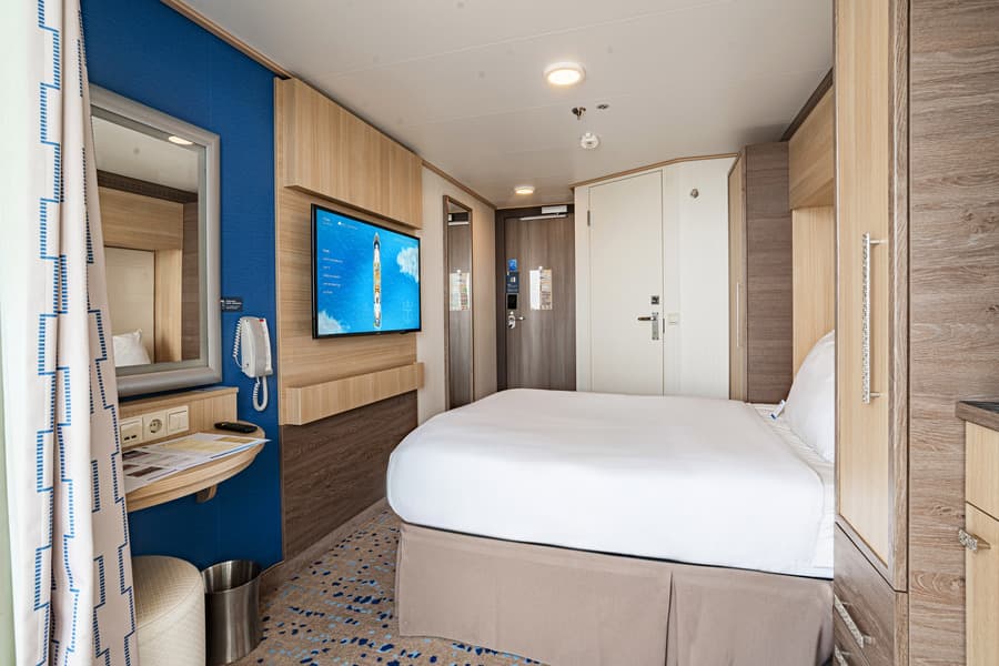 Каюта «С балконом Studio Ocean View (2F)» — лайнер «Spectrum of the Seas», фото 2
