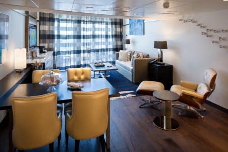 Каюта «Сьют с балконом Sky Loft Suite with Balcony (SL)» — лайнер «Ovation of The Seas», фото 2