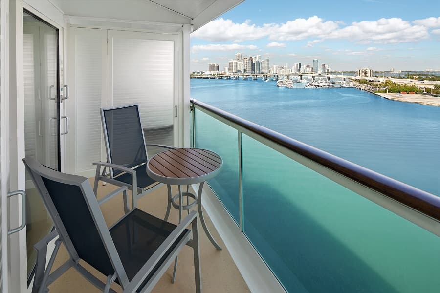 Каюта «Сьют с балконом Junior Suite (J3)» — лайнер «Navigator of the Seas», фото 2