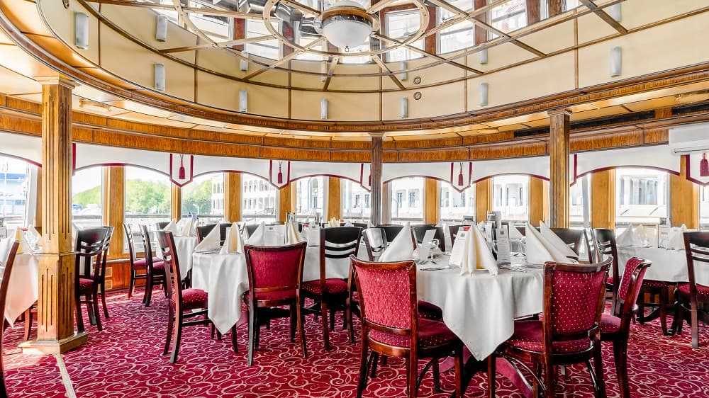 Верхний панорамный ресторан — теплоход «Северная сказка»