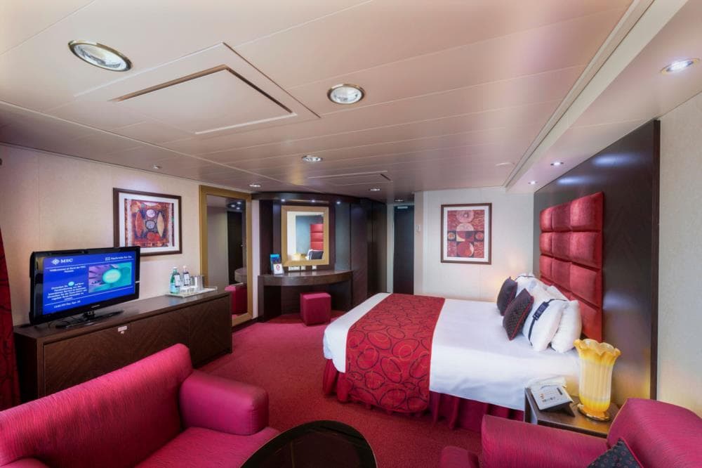 Каюта «Сьют Premium Aurea (SL1)» — лайнер «MSC Fantasia»