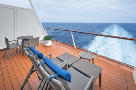 Каюта «Сьют с балконом Owner's Loft Suite with Balcony (OL)» — лайнер «Ovation of The Seas», фото 3