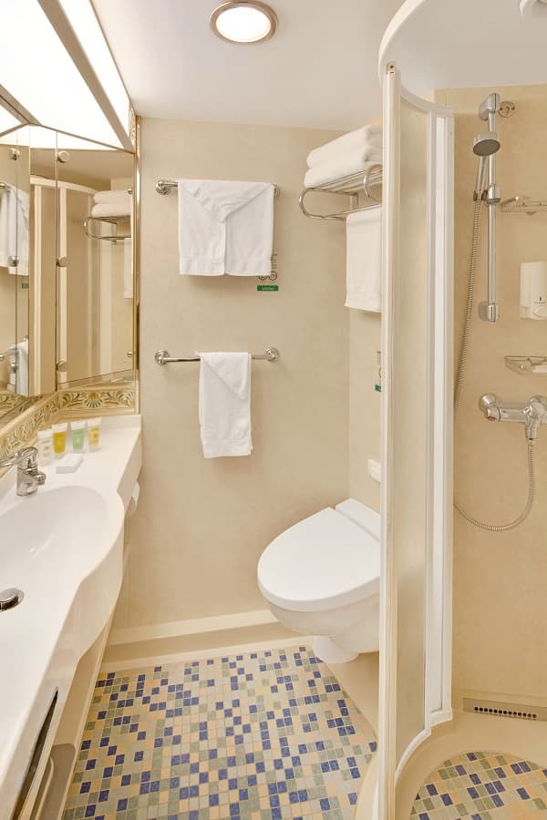 Каюта «Внутренняя Interior Stateroom (1V)» — лайнер «Navigator of the Seas», фото 3