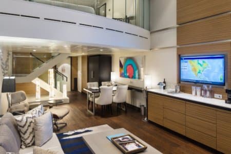Каюта «Сьют с балконом Sky Loft Suite with Balcony (SL)» — лайнер «Ovation of The Seas»