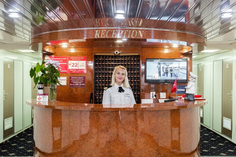 Ресепшн — теплоход «Николай Чернышевский»