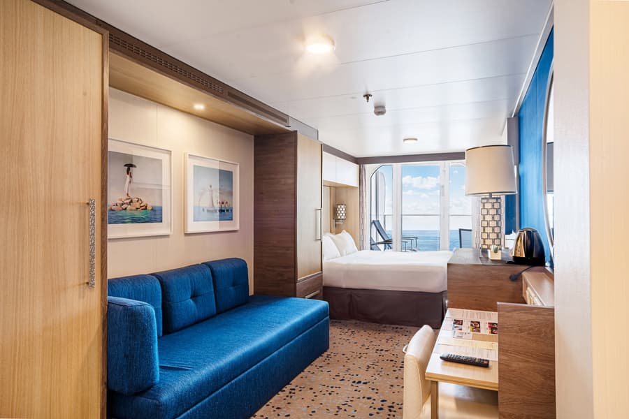 Каюта «С балконом Ocean View with Large Balcony (1C)» — лайнер «Spectrum of the Seas», фото 3