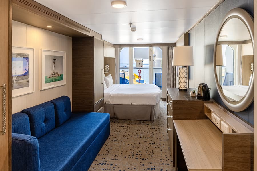 Каюта «С балконом Obstructed Ocean View Balcony (1E)» — лайнер «Spectrum of the Seas»
