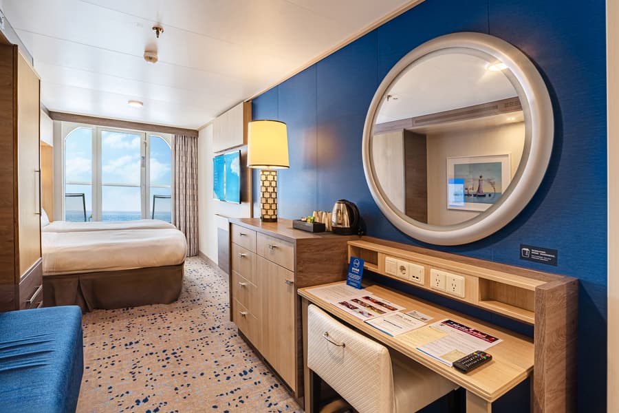 Каюта «С балконом Ocean View Balcony (2D)» — лайнер «Spectrum of the Seas», фото 3