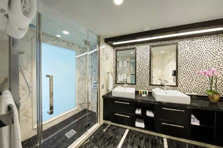 Каюта «Сьют с балконом Owner's Loft Suite with Balcony (OL)» — лайнер «Ovation of The Seas», фото 2