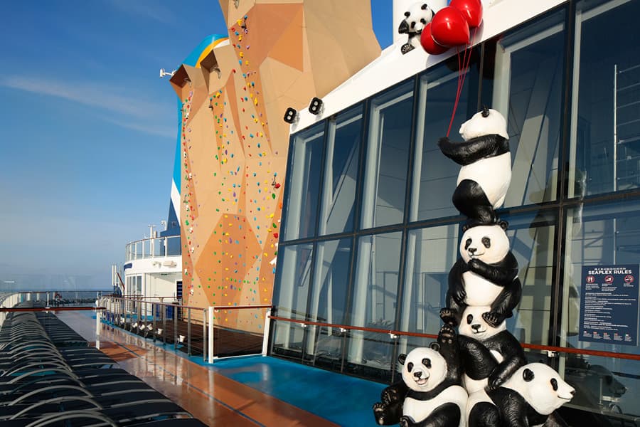 Палуба со скалодромом — лайнер «Spectrum of the Seas»