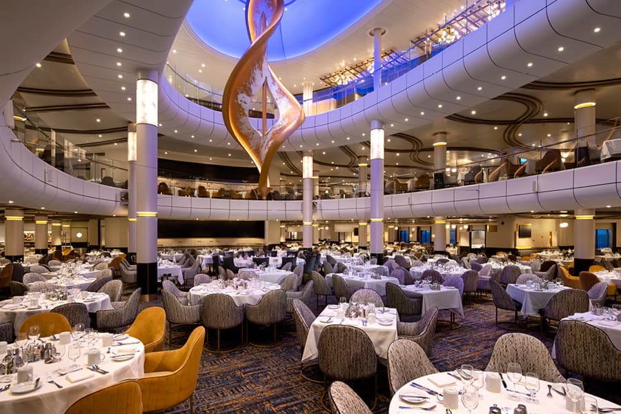 Главный ресторан — лайнер «Spectrum of the Seas»
