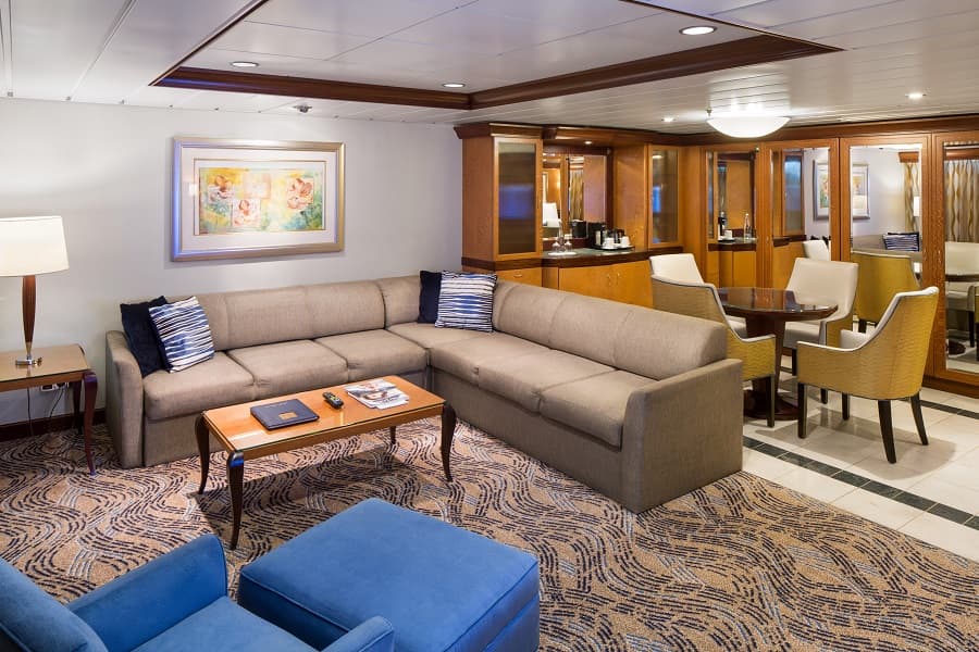 Каюта «Сьют с балконом Owner's Suite (OS)» — лайнер «Navigator of the Seas», фото 3