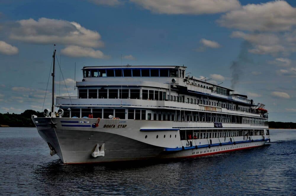 bghttps://blog.riverbook.ru/wp-content/uploads/2025/11/VolgaStar_1_1600-1000x662.jpg