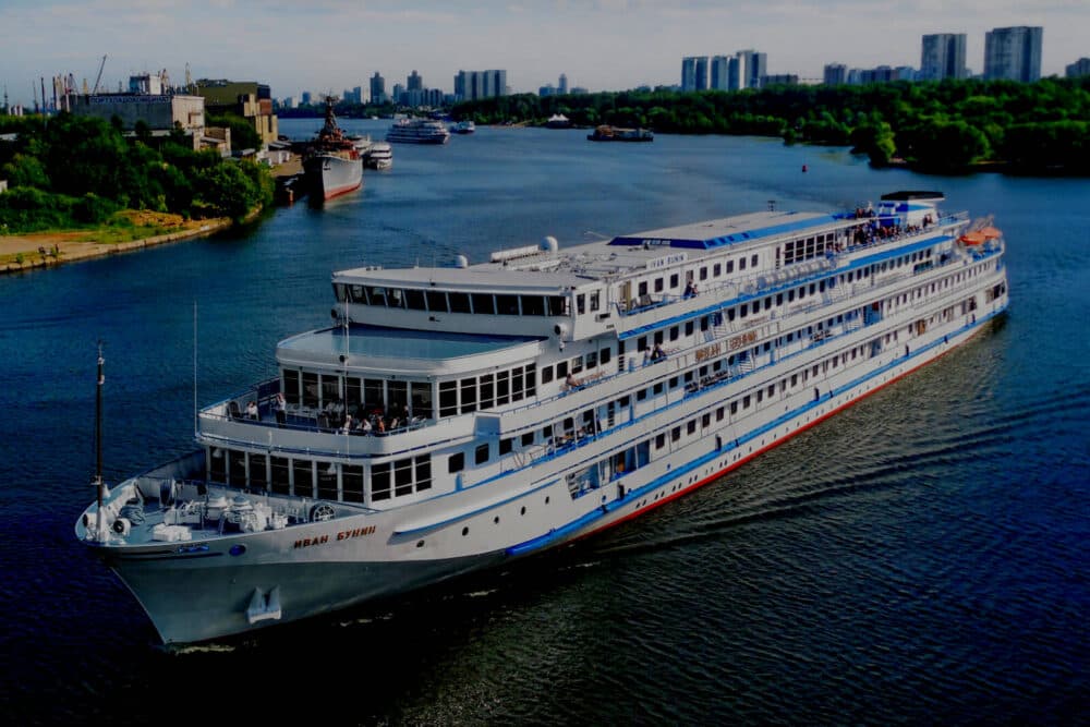 bghttps://blog.riverbook.ru/wp-content/uploads/2025/12/bunin-1-1000x667.jpg